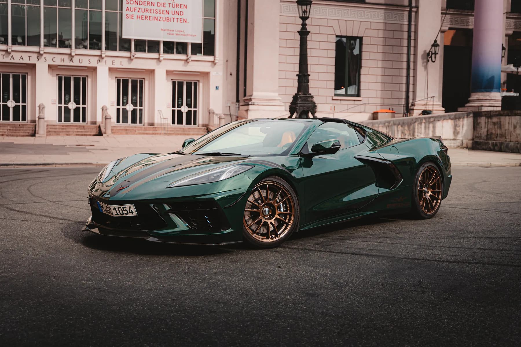 Corvette C8 Jubiläums-Edition vor der Münchner Residenz