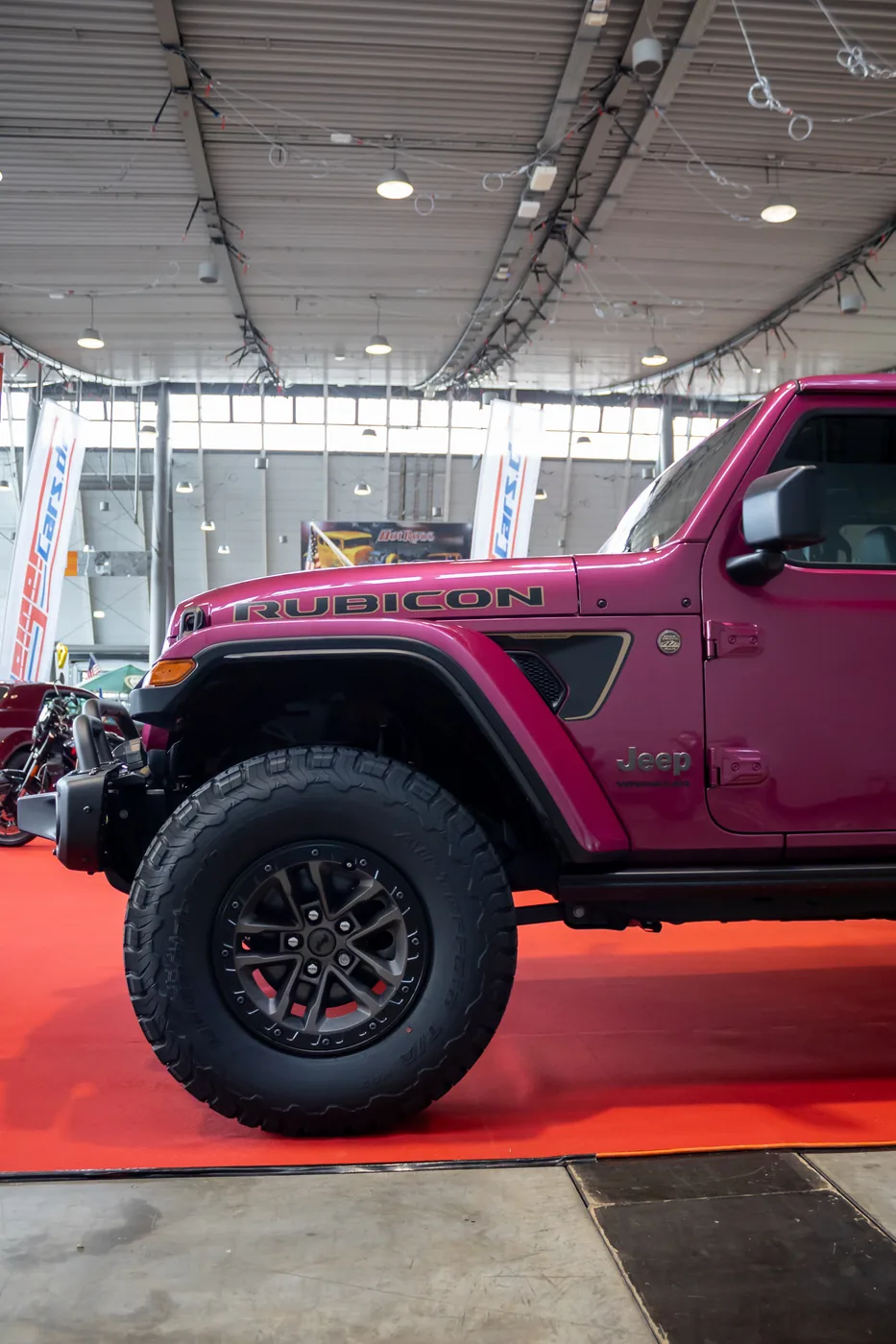 Jeep Wrangler Umbau von Geiger Performance mit Höherlegung und großen Rädern
