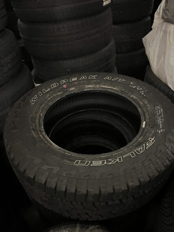 Reifensatz Falken wild peak R/T 275/65 R18
